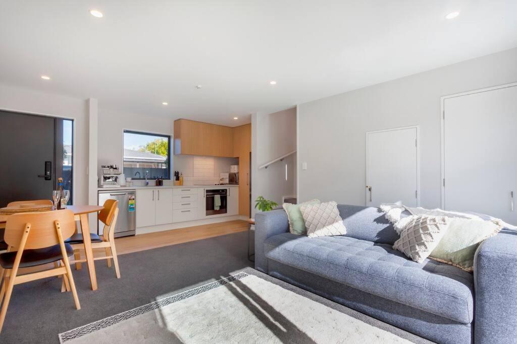 크라이스트처치 Stylish Townhouse With Hot Tub 아파트 외부 사진