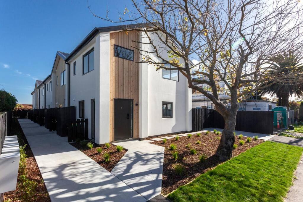 크라이스트처치 Stylish Townhouse With Hot Tub 아파트 외부 사진